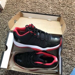 Jordan 11s size 6 gently used a few times